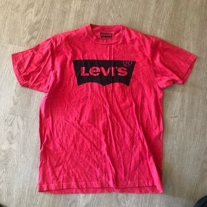 Red Levi’s Tee